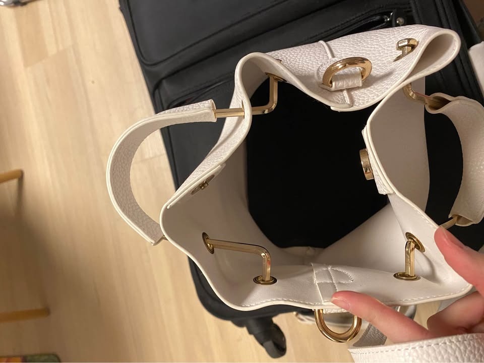 White bag - photo 4