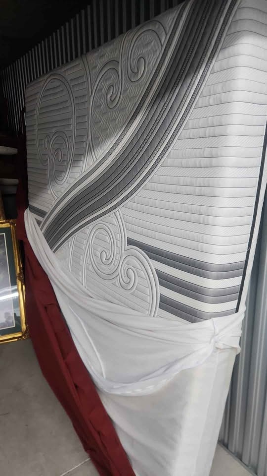 *** KING Mattress *** - photo 3