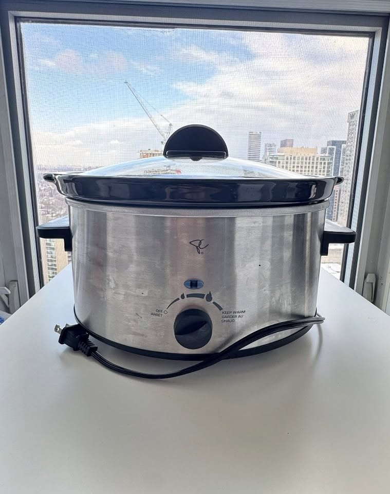 Slow Cooker — Large Capacity — Excellent Condition