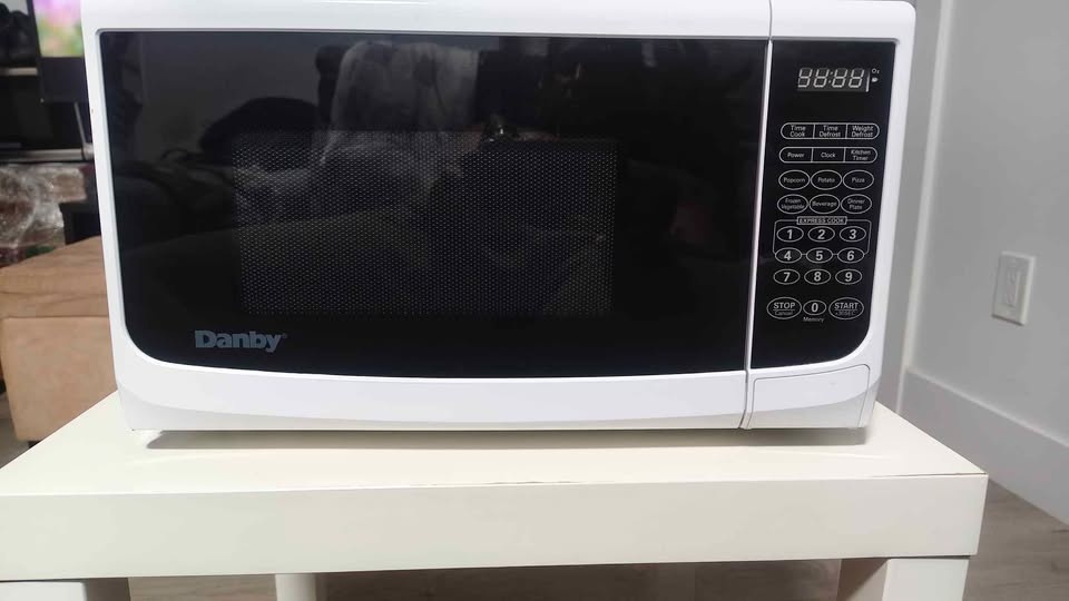Danby Microwave Oven - photo 3