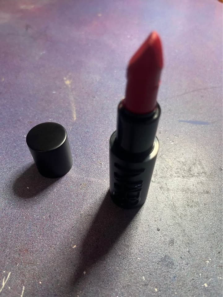 Nars lipstick red - photo 4