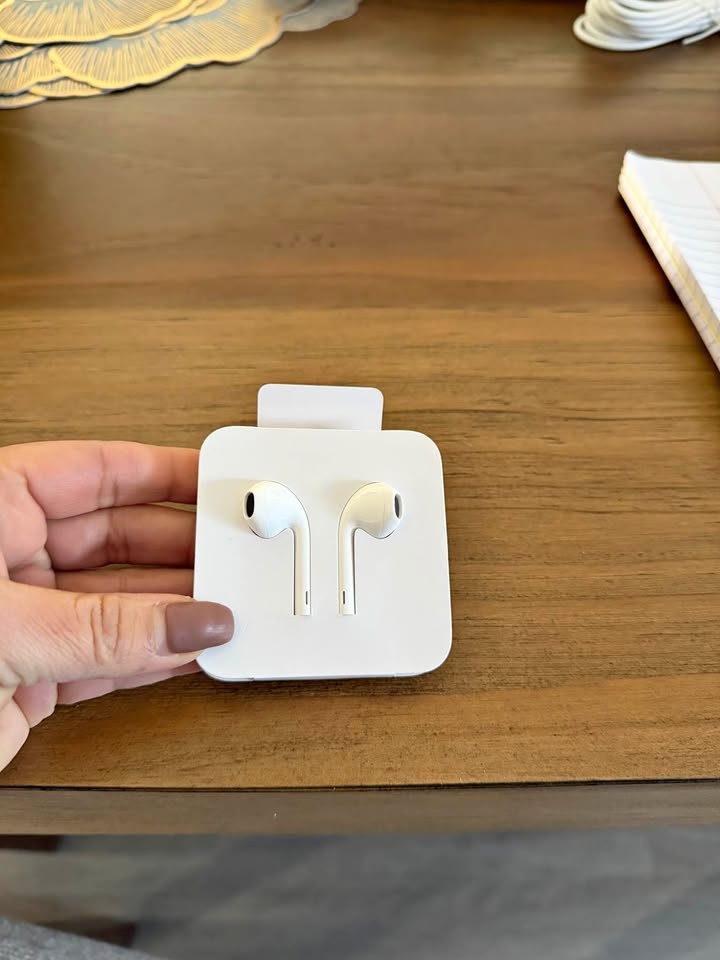 Brand New Certified Type c wired earphone for I-phones. ‼️Please