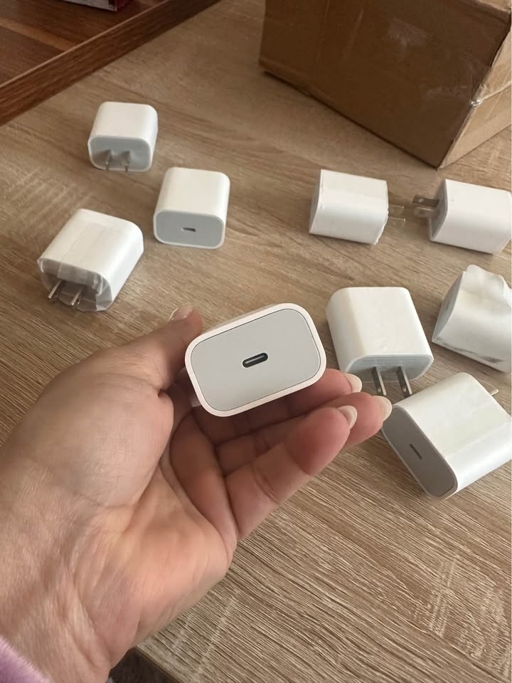 Apple Certified 20W USB-C Fast Charger - photo 2