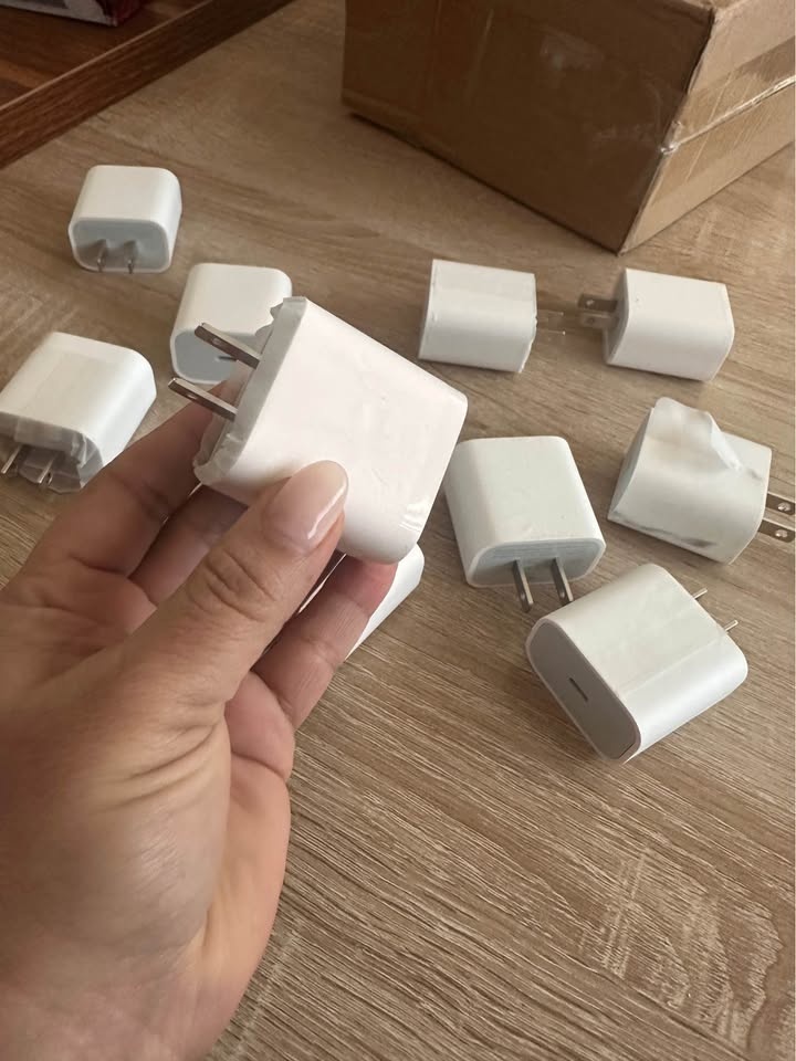 Apple Certified 20W USB-C Fast Charger - photo 3