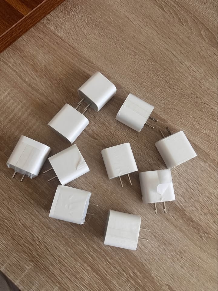 Apple Certified 20W USB-C Fast Charger - photo 4