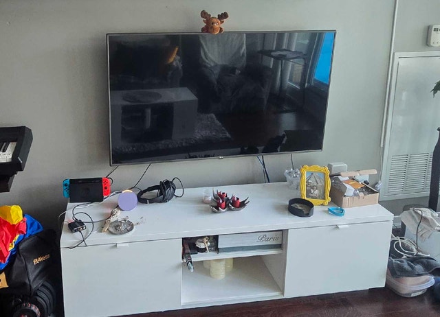 LG 55” 4K Smart TV + Wall Mount