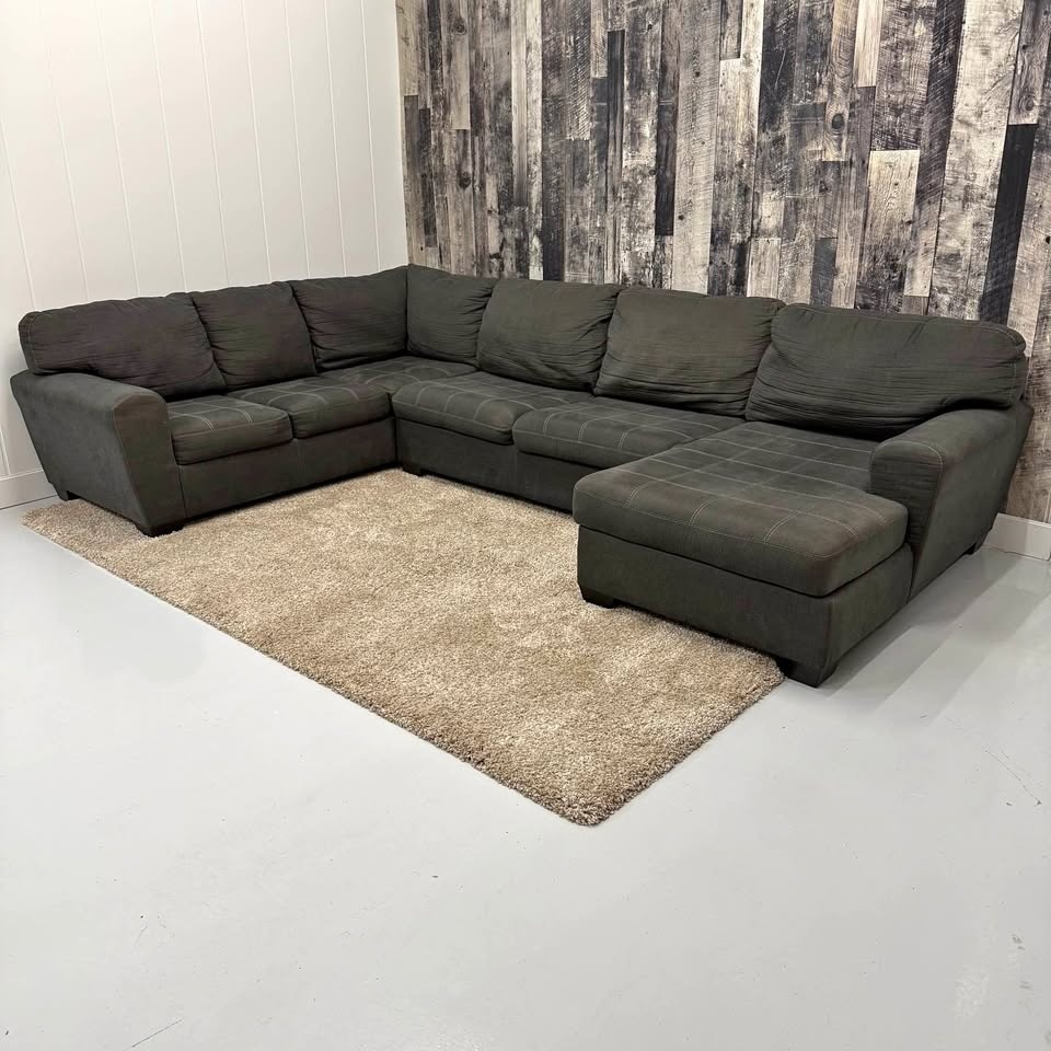 Ashley Altari U-Shape Sectional – Charcoal