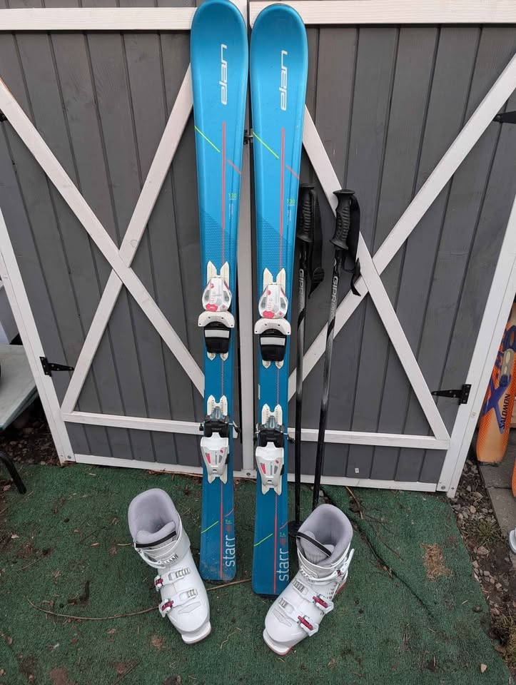 130cm Ski Set: Skis, Boots, Poles, Helmet - photo 2