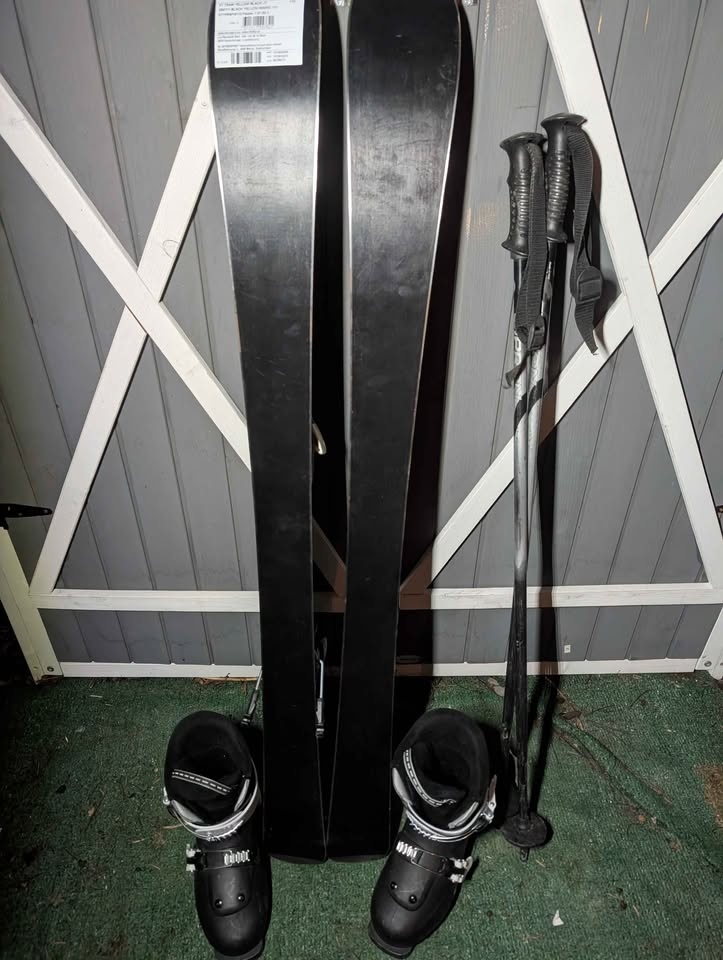 Kids Ski Package: 110cm Skis, Boots, Helmet, Goggles, Poles - photo 4