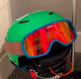 Kids Ski Package: 110cm Skis, Boots, Helmet, Goggles, Poles - photo 5