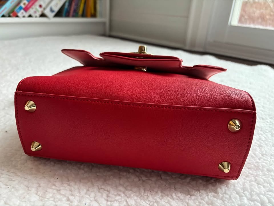NWT Canadian Designer Jeanne Lottie Red Vintage 2-Way Small Bag - photo 5