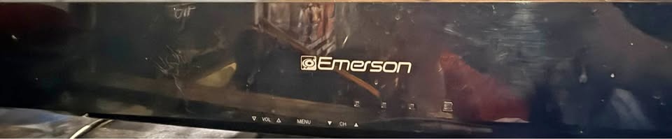 Emerson LC260EM2 Flat Screen TV