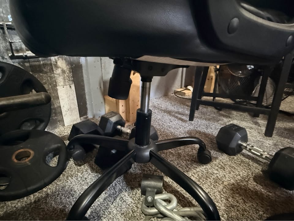Black Office Chair - photo 3