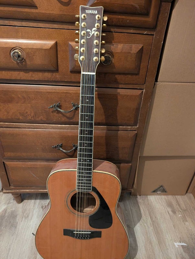 Yamaha 12 String Acoustic Guitar - photo 2