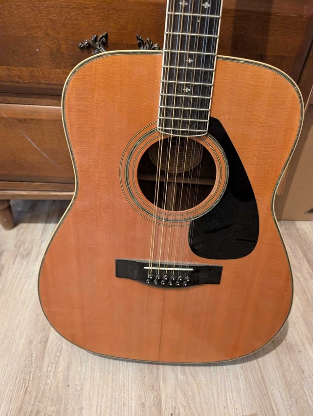 Yamaha 12 String Acoustic Guitar - photo 3