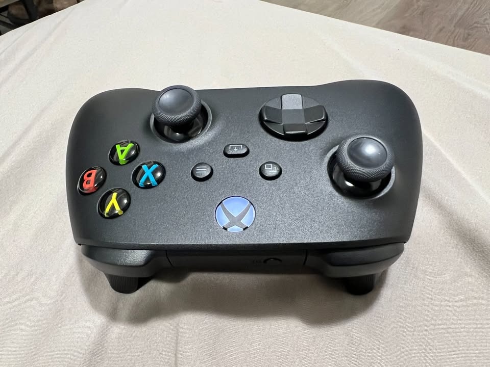 Xbox Wireless Controller – Black (Like New, Series X|S) - photo 4