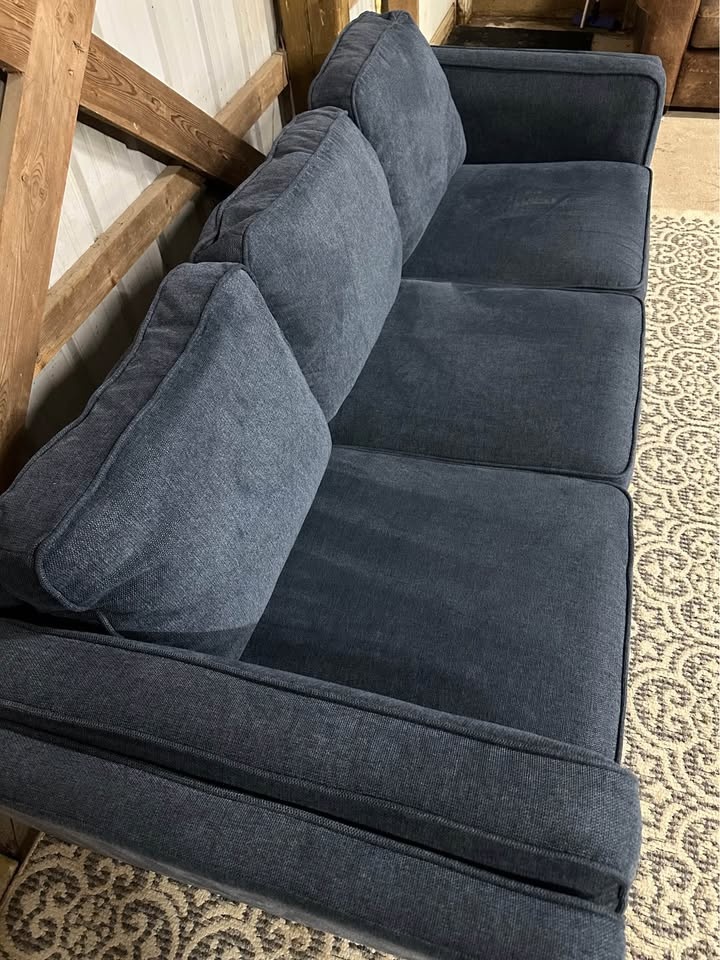 Leon’s Modern Teak Retro Sofa in Blue 🛋️ - photo 5