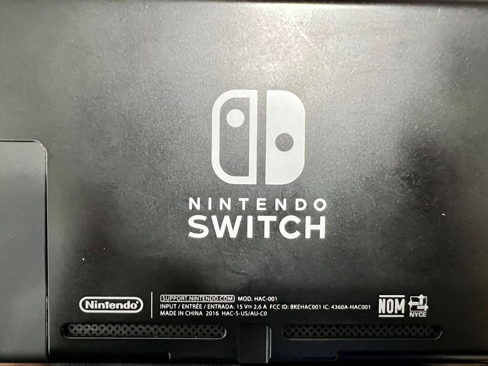 Nintendo Switch V1 unpatched - moddable - photo 2