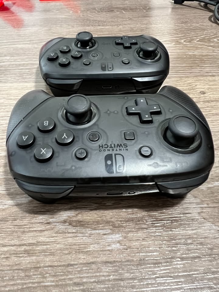 2x Official Nintendo Switch Pro Controllers - Like New (OEM) - photo 2
