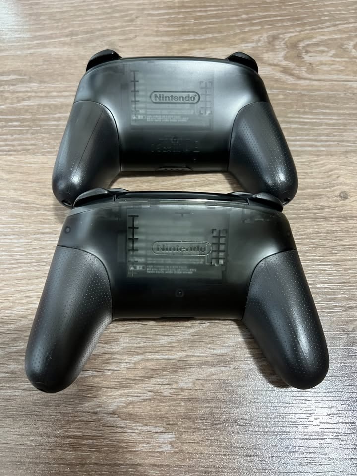 2x Official Nintendo Switch Pro Controllers - Like New (OEM) - photo 3