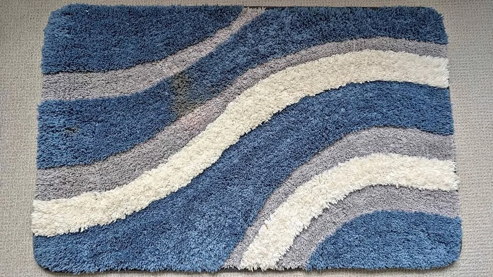 Lots of like new bathroom rugs(prices in description)