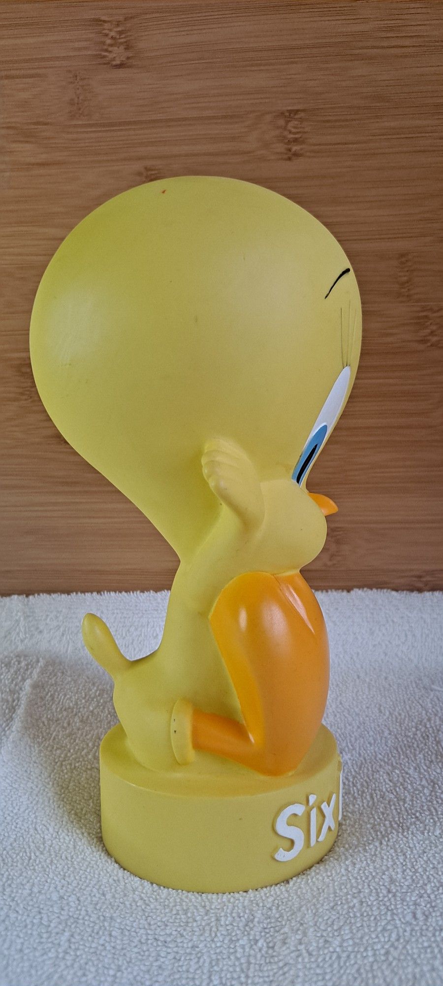 Vintage 1996 Six Flags Tweety Bird Bank - photo 4
