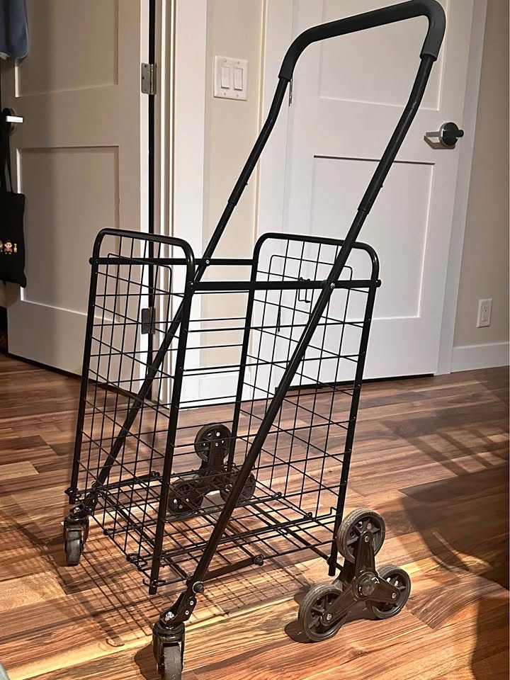 Tri-Wheels Climber Wire Shopping Cart