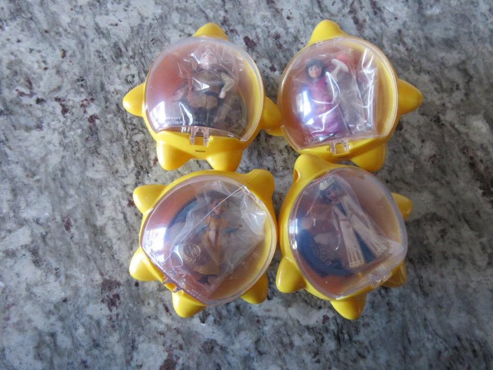 Disney's Wish Star Mini Doll Surprise Keychains - photo 3