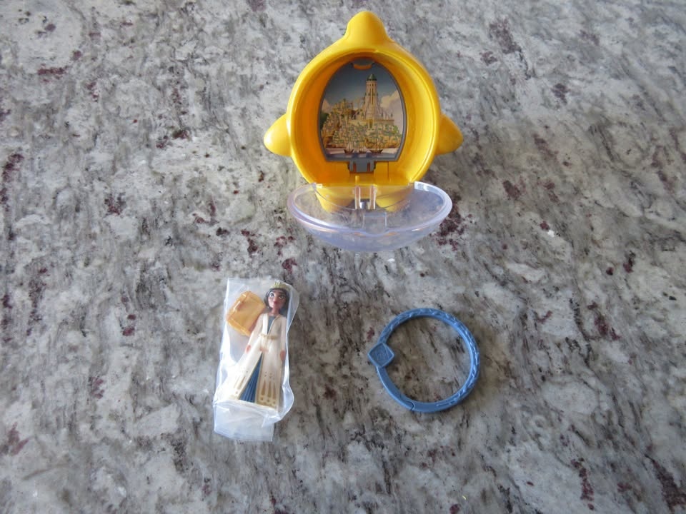 Disney's Wish Star Mini Doll Surprise Keychains - photo 5