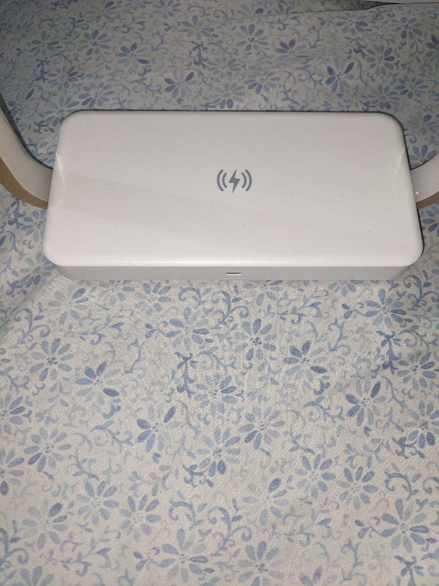 Wireless Charger with Headlamp - photo 2