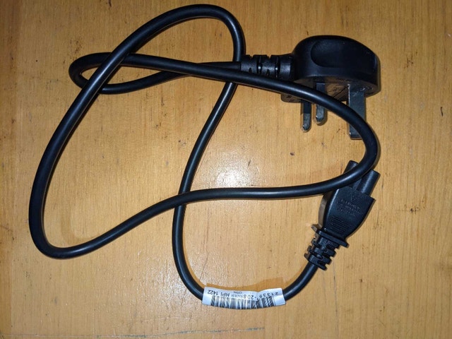 Pronged power cable