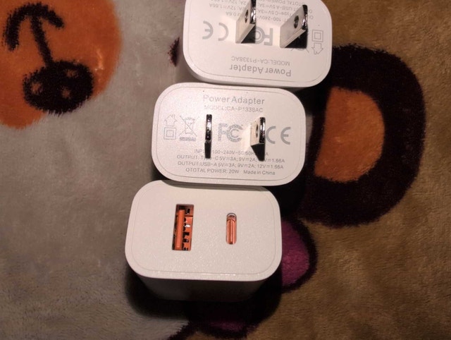 Apple 20W Fast Charging Power Adapter - photo 2