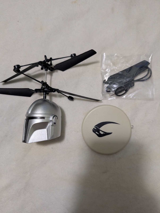 Mandalorian Helicopter & Kuiil Figure - photo 2