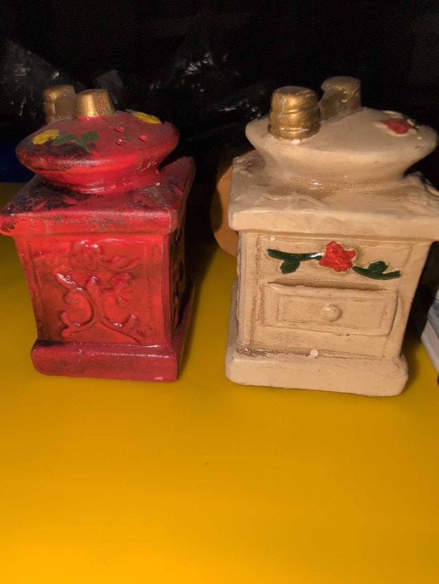 Salt and Pepper Shakers - photo 2