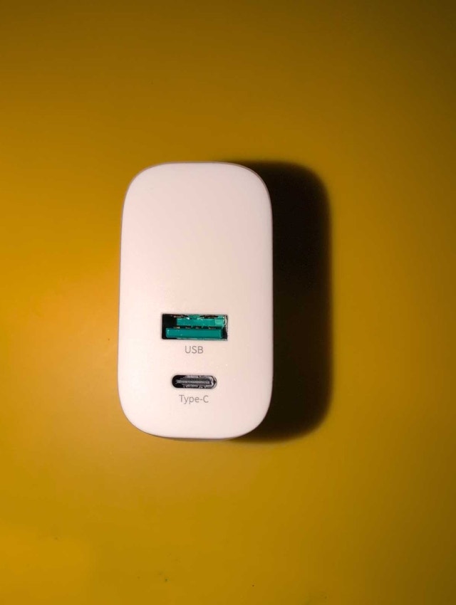 Seyas 30W PD Fast Charger - USB & Type-C Ports - photo 3