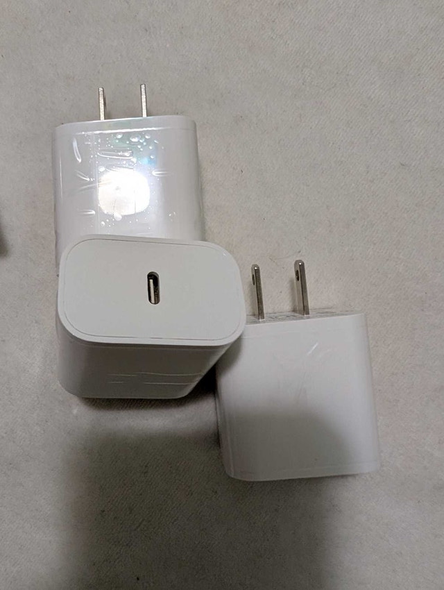 20W USB-C Power Adapter - photo 4
