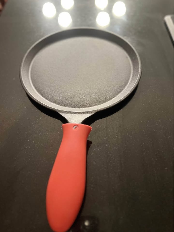 Uno Casa 10.5" Cast Iron Skillet for Roti/Comal Pan - photo 2
