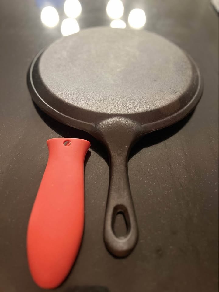 Uno Casa 10.5" Cast Iron Skillet for Roti/Comal Pan - photo 3