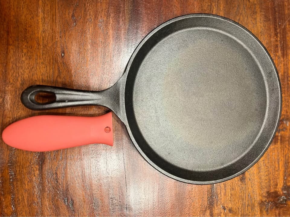 Uno Casa 10.5" Cast Iron Skillet for Roti/Comal Pan - photo 4