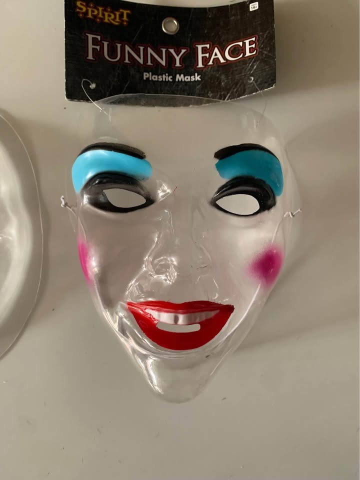 Set of 5 plastic masks - photo 3