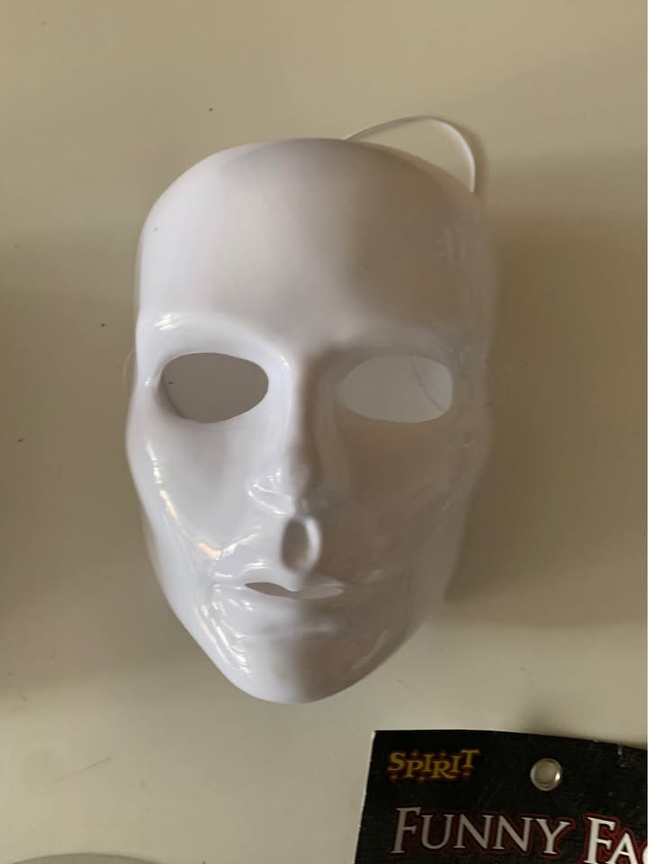 Set of 5 plastic masks - photo 4