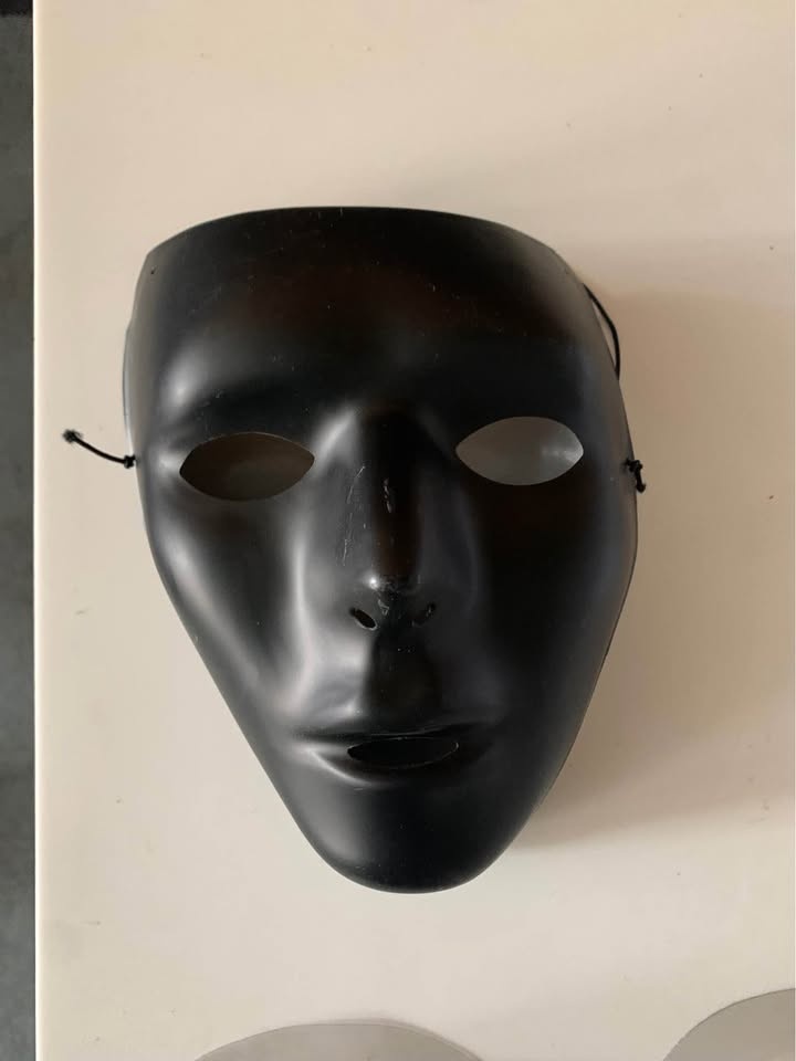 Set of 5 plastic masks - photo 5