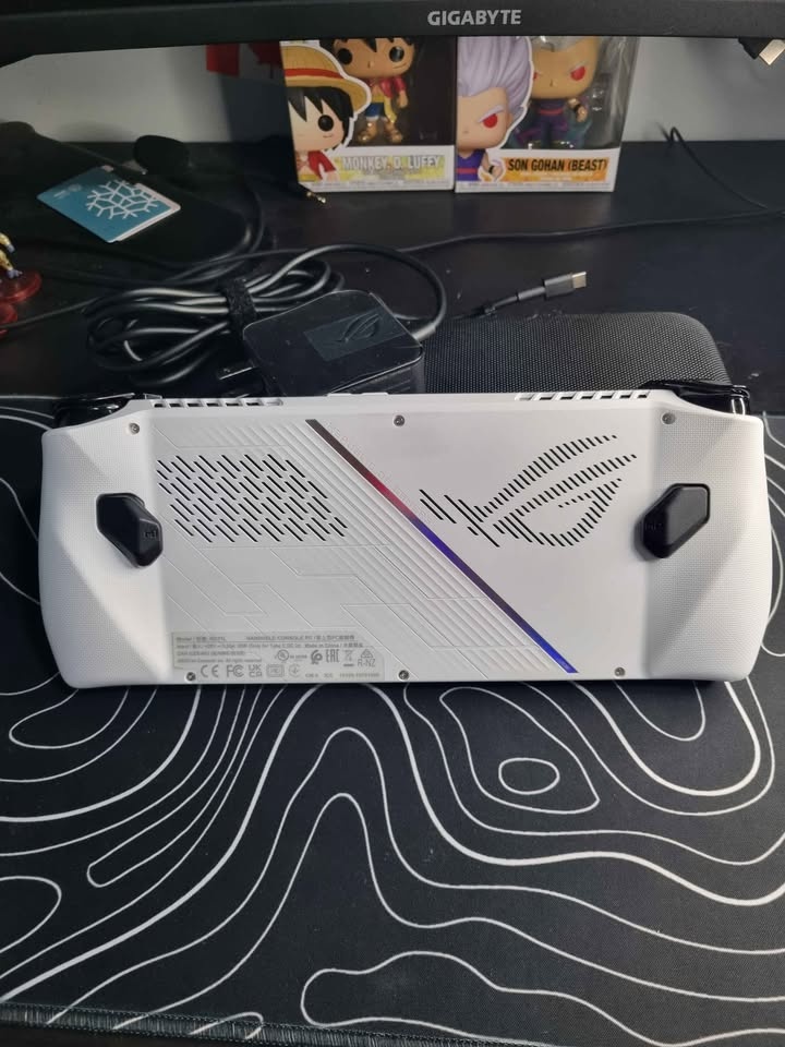 ROG Ally Z1 Extreme – Hall Effect Upgrade – Like New - photo 3