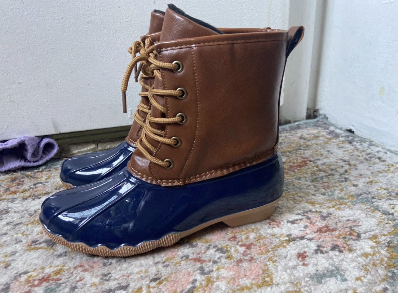 Waterproof Fleece Lined Boots Size 5