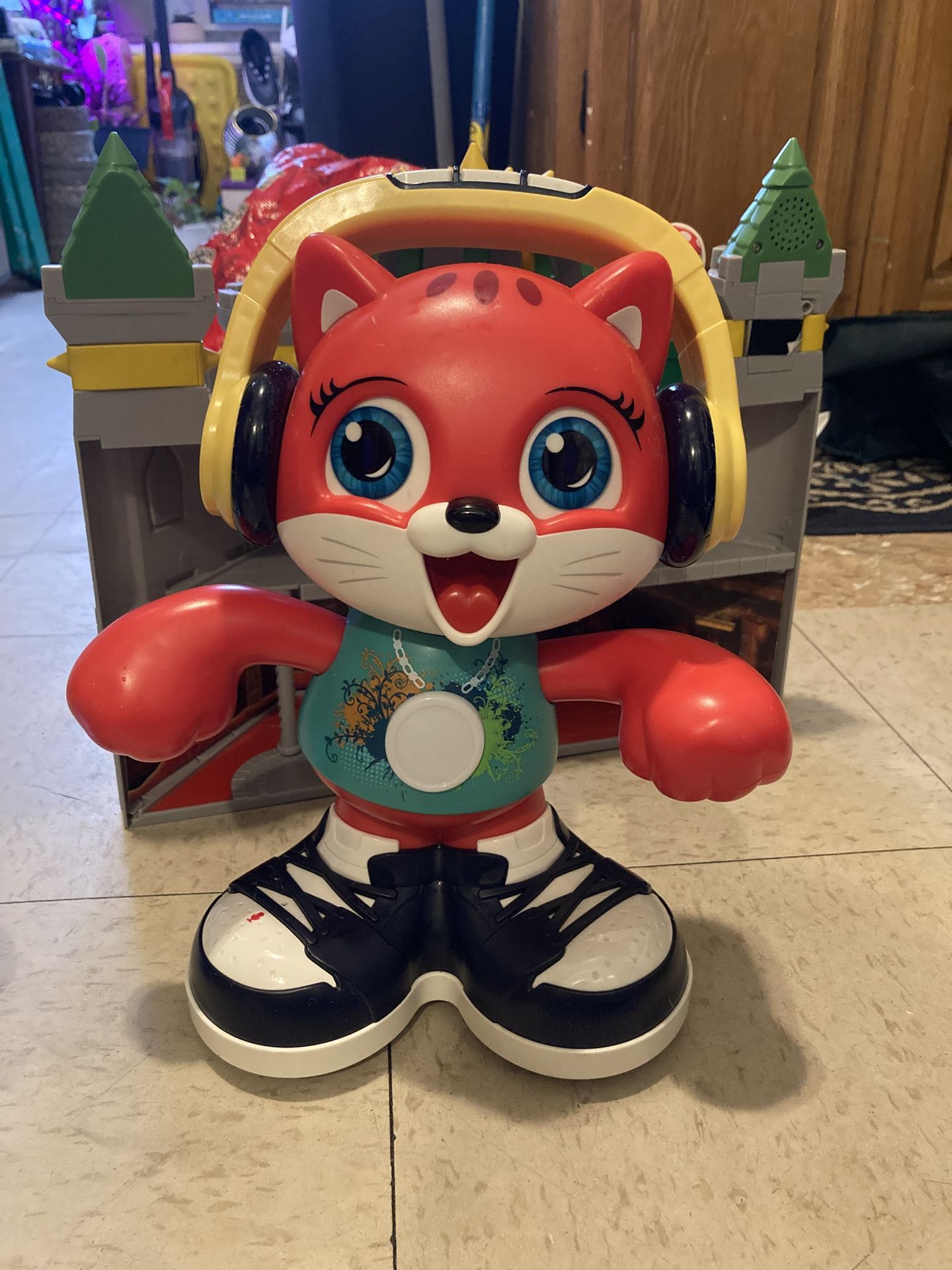 Talking/dancing Cat Toy Works Fine