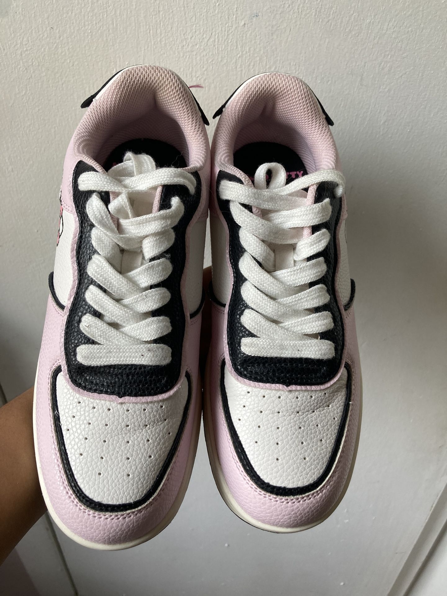 Bershka Hello Kitty Shoes Size 7.5 - photo 2