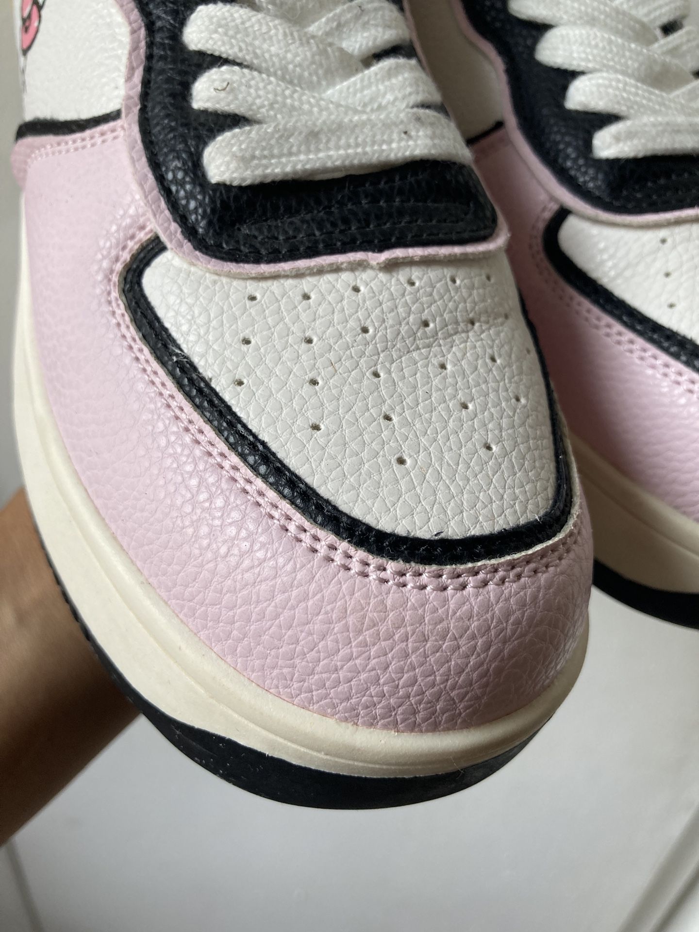 Bershka Hello Kitty Shoes Size 7.5 - photo 3