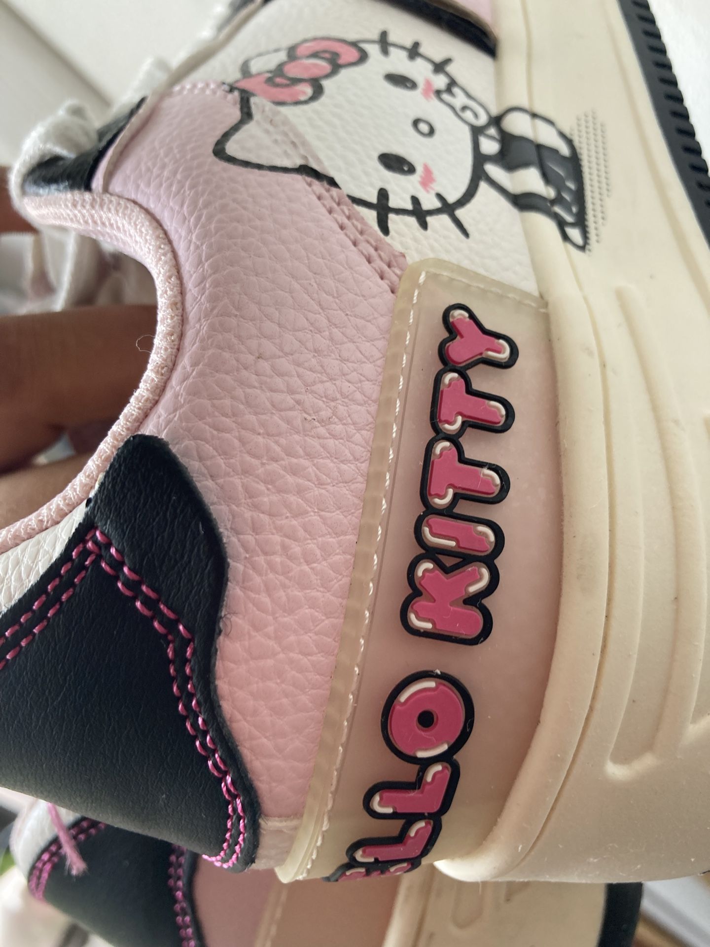Bershka Hello Kitty Shoes Size 7.5 - photo 4