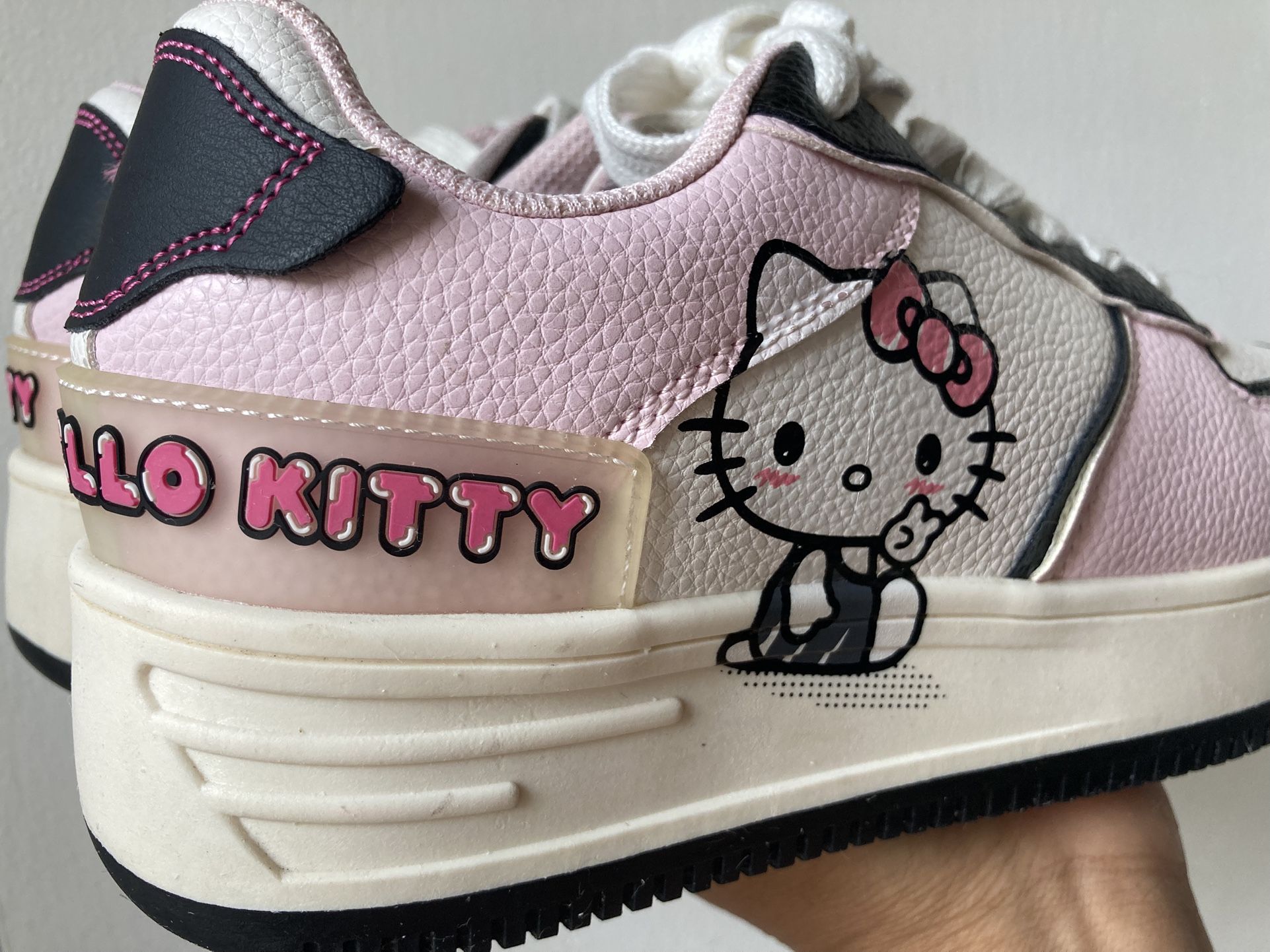 Bershka Hello Kitty Shoes Size 7.5 - photo 5