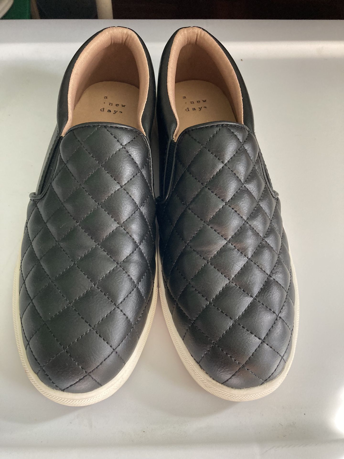 Women’s Slip On Shoes Size 9